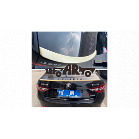 Zadné krídlo Skoda Superb III Lip Gloss Black
