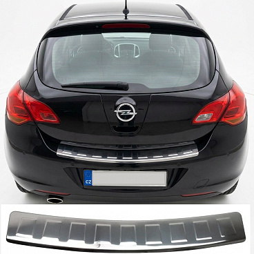 Nerezový leštený kryt hornej hrany zadného nárazníka Opel Astra J HTB 2009-2015 Nerezový leštený kryt hornej hrany zadného nárazníka Opel Astra J HTB 2009-2015