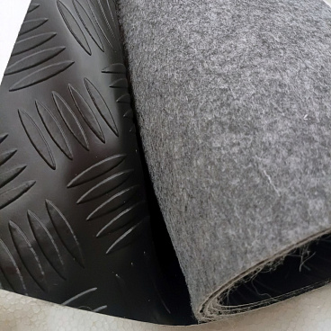 Protišmyková čierna gumová rohož so vzorom šachovnicového plechu 200 x 100 cm