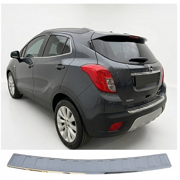 Nerezový leštený kryt hornej hrany zadného nárazníka Opel Mokka 2012-19, Ch. Trax Nerezový leštený kryt hornej hrany zadného nárazníka Opel Mokka 2012-19, Ch. Trax