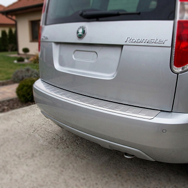 Nerez kryt zadného nárazníka brúsený Omtec Škoda Roomster 2007-15, Dacia Lodgy 2012+ Nerez kryt zadného nárazníka brúsený Omtec Škoda Roomster 2007-15, Dacia Lodgy 2012+