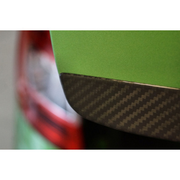 Spodná lišta zadných 5.dverí z pravého karbónu Omtec Škoda Octavia III Combi