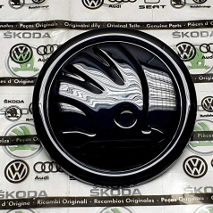 Přední znak černý Škoda Octavia IV