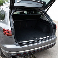 Nerez leštená ochrana prahu zadného nárazníka VW Touareg 2018+