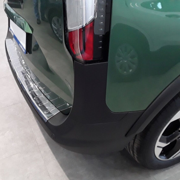 Nerez leštený kryt hornej hrany zadného nárazníka Ford Tourneo Courier 2023+