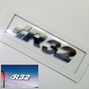 Znak VW R32 chróm s podlepením